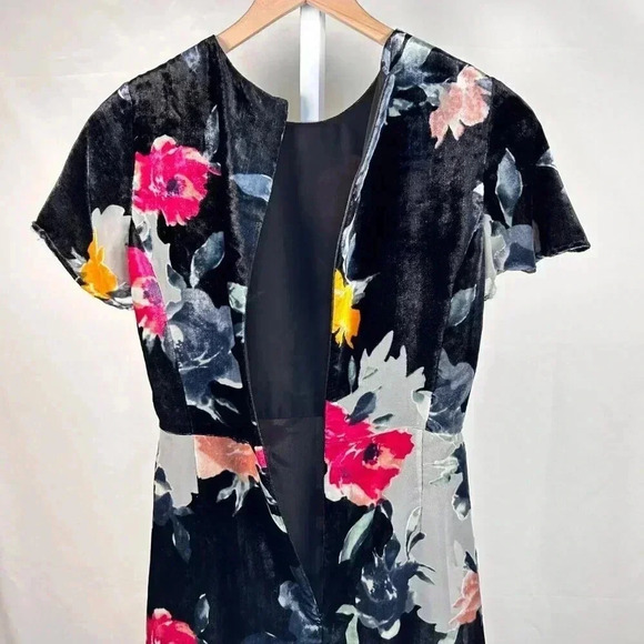 French Connection Size 0 Floral Velvet Like Mini Sheath Dress - Picture 11 of 12